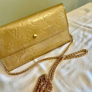 Louis Vuitton Sarah Vernis gold wallet